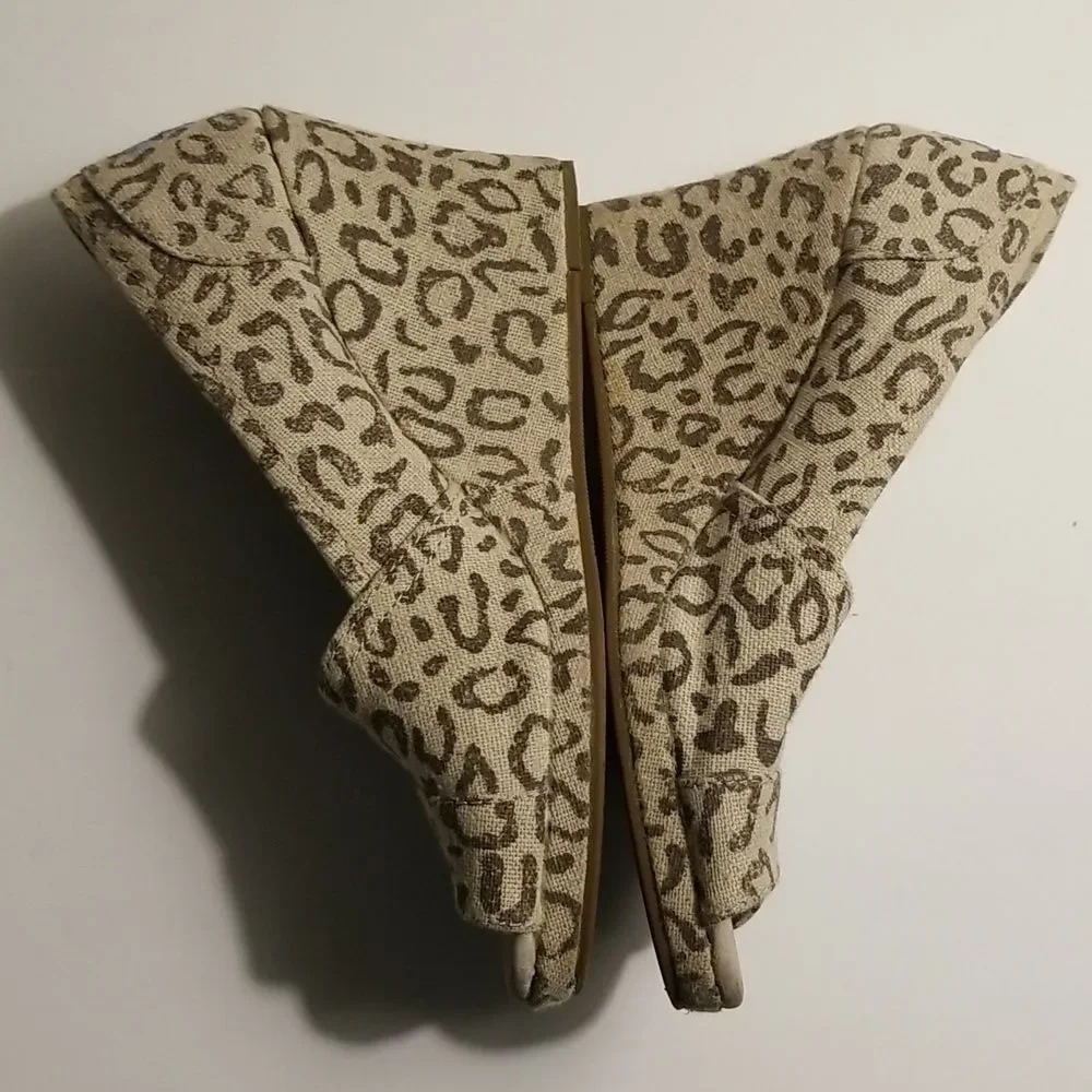 Toms Espadrille  Shoes Wedge Peep Toe Sandals Womens Size 8 Animal Print Summer